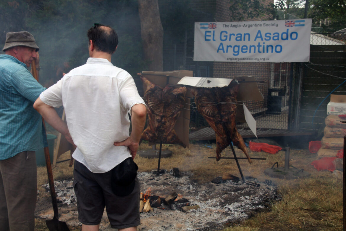 Un asado muy argentino